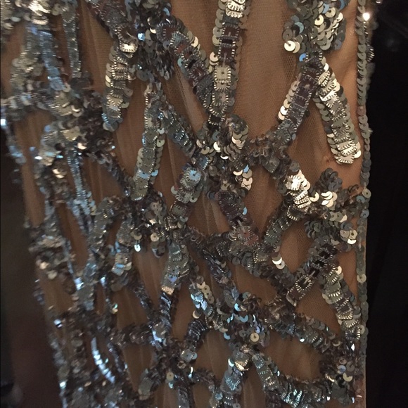 Gown - Picture 4 of 8